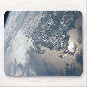 地球の水に輝く。 マウスパッド (正面)