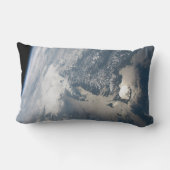 地球の水に輝く。 ランバークッション (裏面)