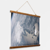 地球の水に輝く。 吊り下げ型タペストリー (傾斜あり)