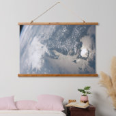 地球の水に輝く。 吊り下げ型タペストリー (寝室)