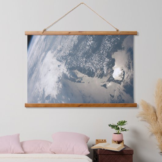 地球の水に輝く。 吊り下げ型タペストリー (寝室)