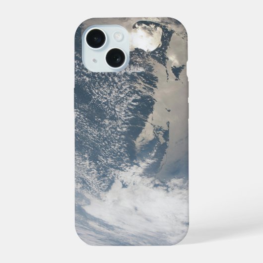 地球の水に輝く。 iPhone 15ケース (裏面)