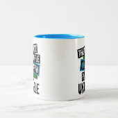 地球の演劇のウクレレの最もクールな人々 ツートーンマグカップ (中央)