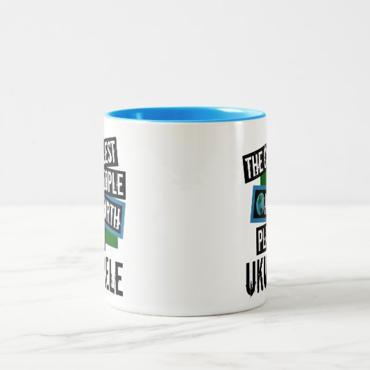 地球の演劇のウクレレの最もクールな人々 ツートーンマグカップ (中央)