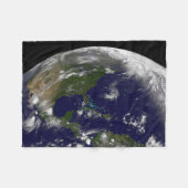 地球の熱帯嵐。 フリースブランケット (正面(横))