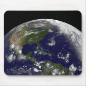 地球の熱帯嵐。 マウスパッド (正面)