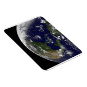 地球の熱帯嵐。 マグネット (右側)