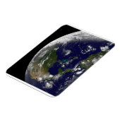 地球の熱帯嵐。 マグネット (左側)