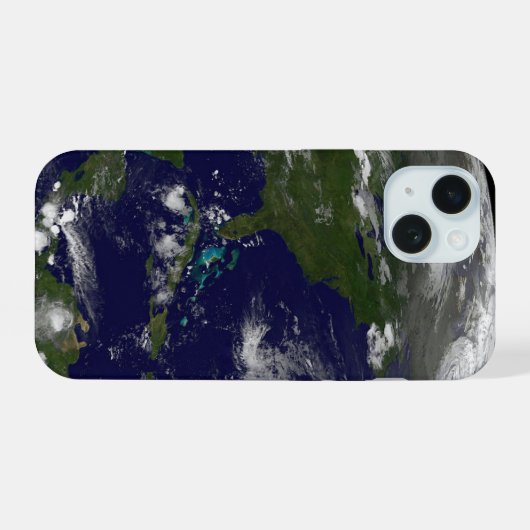 地球の熱帯嵐。 iPhone 15ケース (裏面横)