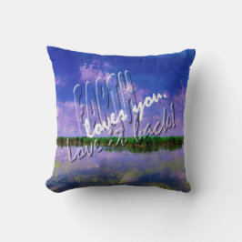 地球の私たちの家の青い夏の空と水 クッション