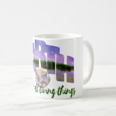 地球の私たちの家の青い夏の空と水 コーヒーマグカップ (正面右)