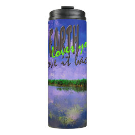 地球の私たちの家の青い夏の空と水 タンブラー