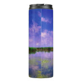 地球の私たちの家の青い夏の空と水 タンブラー (裏面)