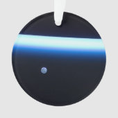 地球の薄い大気の線とギビングの月 オーナメント (正面)