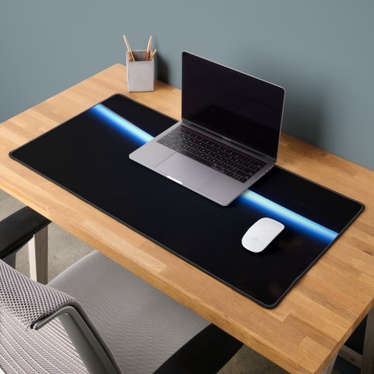 地球の薄い大気の線とギビングの月 デスクマット (オフィス2)