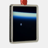 地球の薄い大気の線とギビングの月 メタルオーナメント (右)