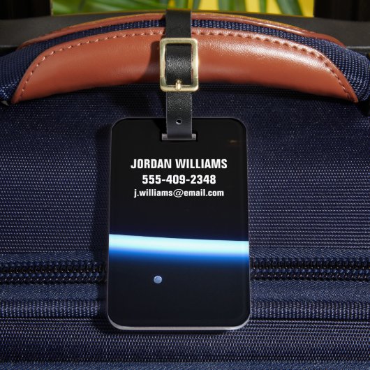 地球の薄い大気の線とギビングの月 ラゲッジタグ (正面インサイチュ2)