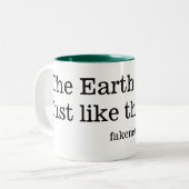 地球は平らです。  ちょうどこのマグのように ツートーンマグカップ (正面左)