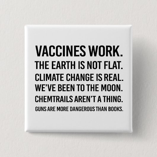 地球は平らではなく、気候変動は実在 缶バッジ (正面)