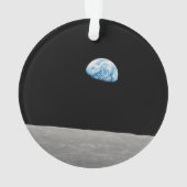 地球は月面地平線の上に上昇する。 オーナメント (裏面)
