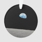 地球は月面地平線の上に上昇する。 オーナメント (正面)