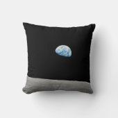 地球は月面地平線の上に上昇する。 クッション (正面)