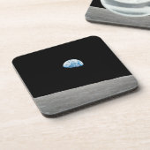 地球は月面地平線の上に上昇する。 コースター (左側)