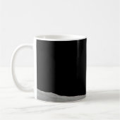 地球は月面地平線の上に上昇する。 コーヒーマグカップ (左)