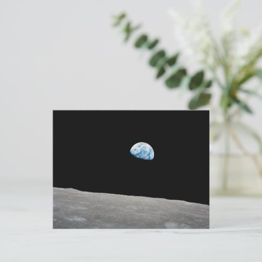 地球は月面地平線の上に上昇する。 ポストカード (スタンド正面)