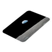 地球は月面地平線の上に上昇する。 マグネット (左側)