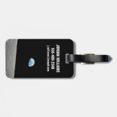 地球は月面地平線の上に上昇する。 ラゲッジタグ (裏面横)