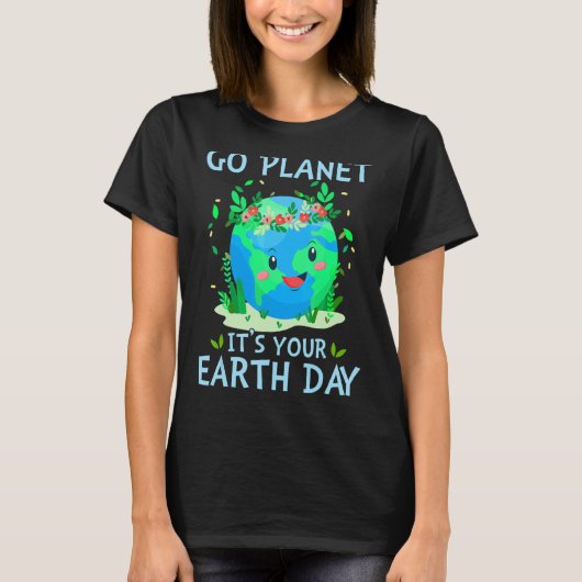 地球を再生する地球の日の地球 Tシャツ (正面)