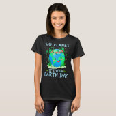 地球を再生する地球の日の地球 Tシャツ (正面フル)
