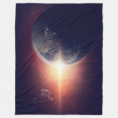 地球上空の宇宙飛行士 フリースブランケット (正面)