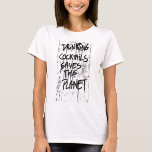 地球救にカクテルを飲む Tシャツ