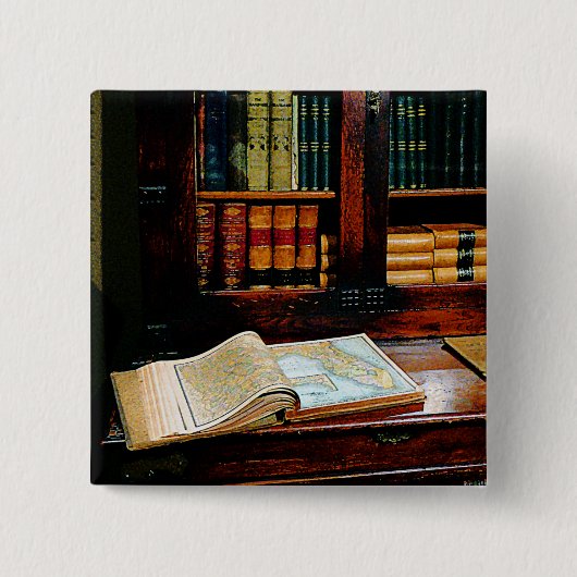 地理学の本 缶バッジ (正面)