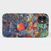 地衣類に覆われた岩の上のアメリカヤマナラシの葉 Case-Mate iPhoneケース (裏面(横))