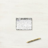 地質学ホワイトグラナイト岩のテクスチャと文字 ポストイット (デスク上)