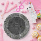 地質学灰色の花崗岩とモス詳細任意の文字 ペーパープレート (パーティー)