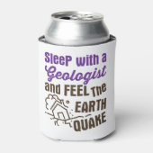 地質学者と地感じ震とともに眠る 缶クーラー (缶正面)
