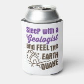 地質学者と地感じ震とともに眠る 缶クーラー (缶裏面)