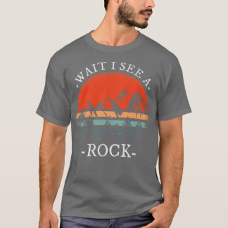 地質学者の岩を見るのを待つ Tシャツ