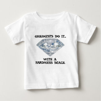 地質学者は硬度計でやる ベビーTシャツ
