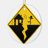 地震の警告の商品および衣類 セラミックオーナメント (左)
