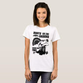 地面でブーツ(blk) tシャツ (正面フル)