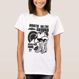 地面にブーツ(3) Tシャツ