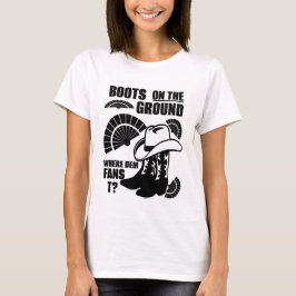 地面にブーツ(Blkprint) Tシャツ
