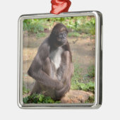 地面に座って変態化したクモの猿 メタルオーナメント (左)