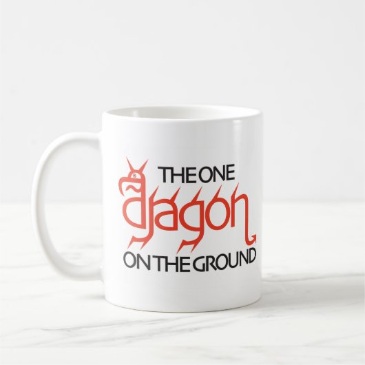 地面の1つのドラゴン コーヒーマグカップ (左)