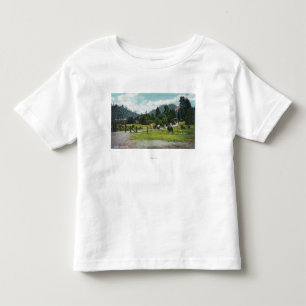 地面を通した散歩のゲストの眺め トドラーTシャツ